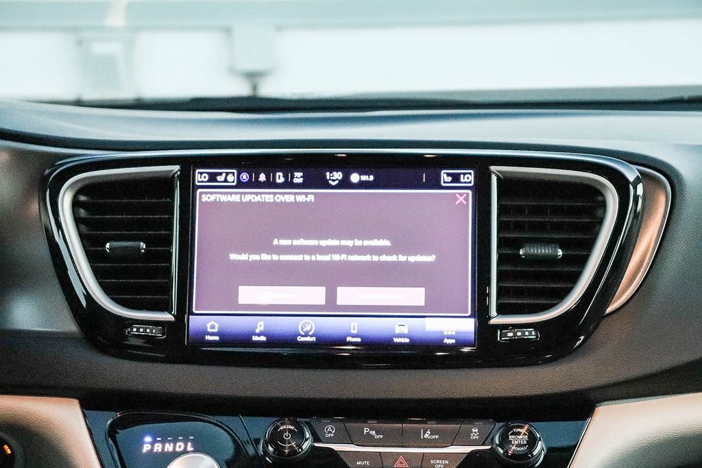 Used 2024 Chrysler Pacifica Touring-L FWD image 16