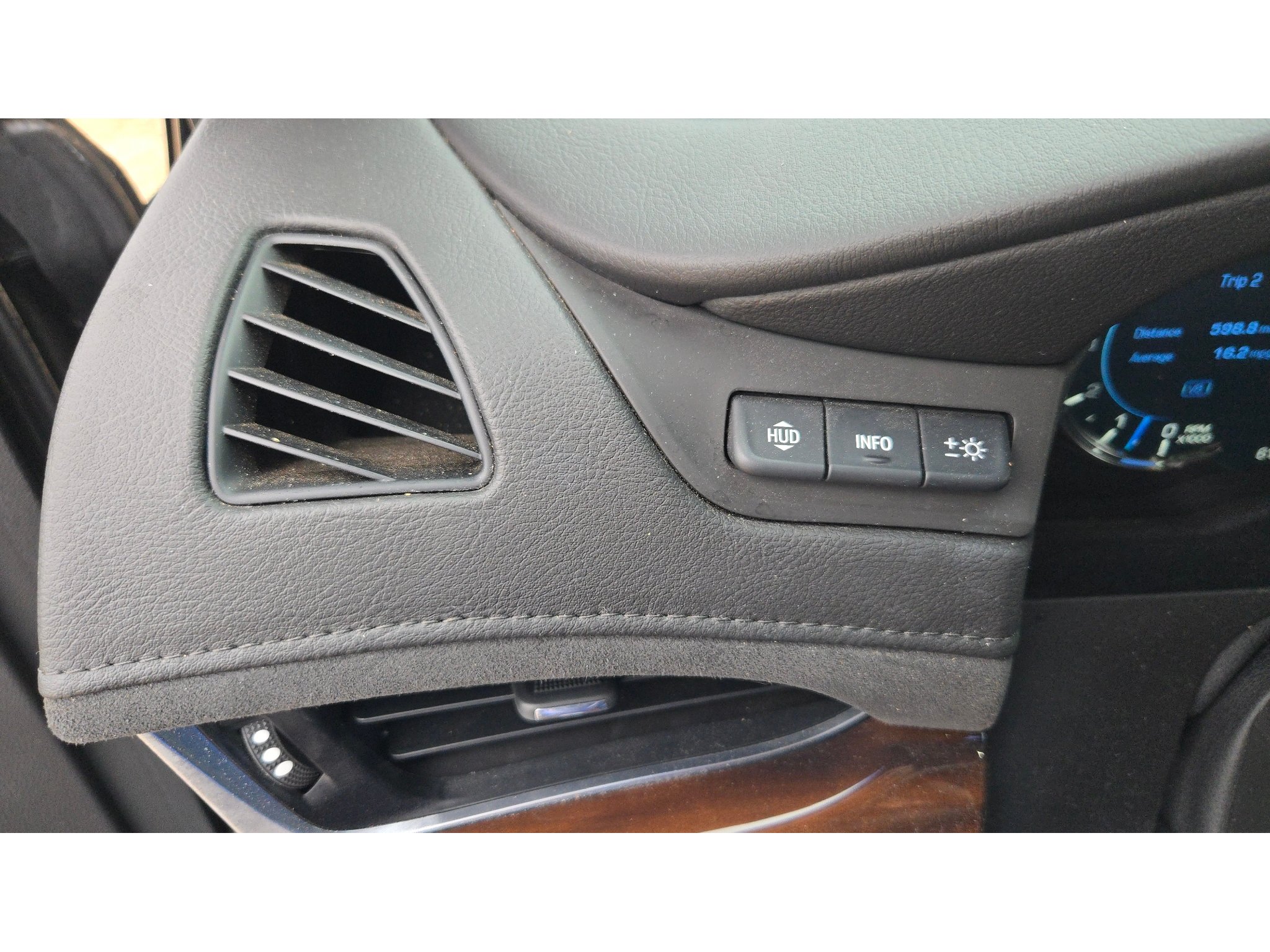 Used 2019 Cadillac Escalade Premium Luxury RWD image 34