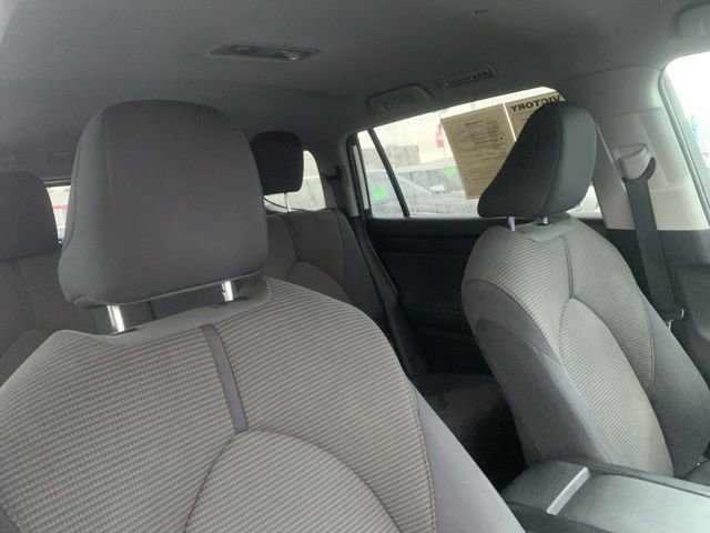 Used 2023 Toyota Highlander LE image 18