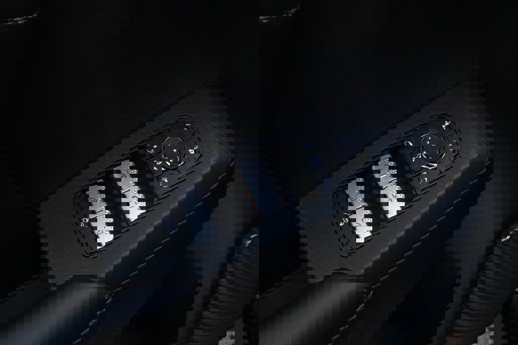 Used 2025 Mitsubishi Outlander SE image 9