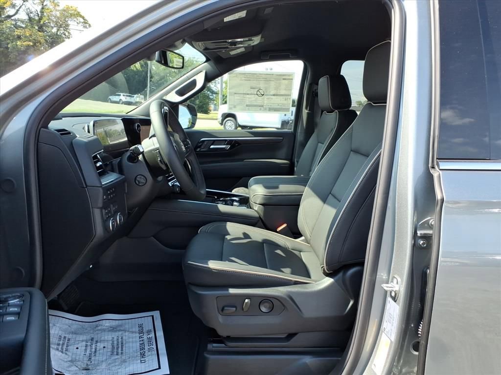 New 2025 Chevrolet Suburban Premier image 4
