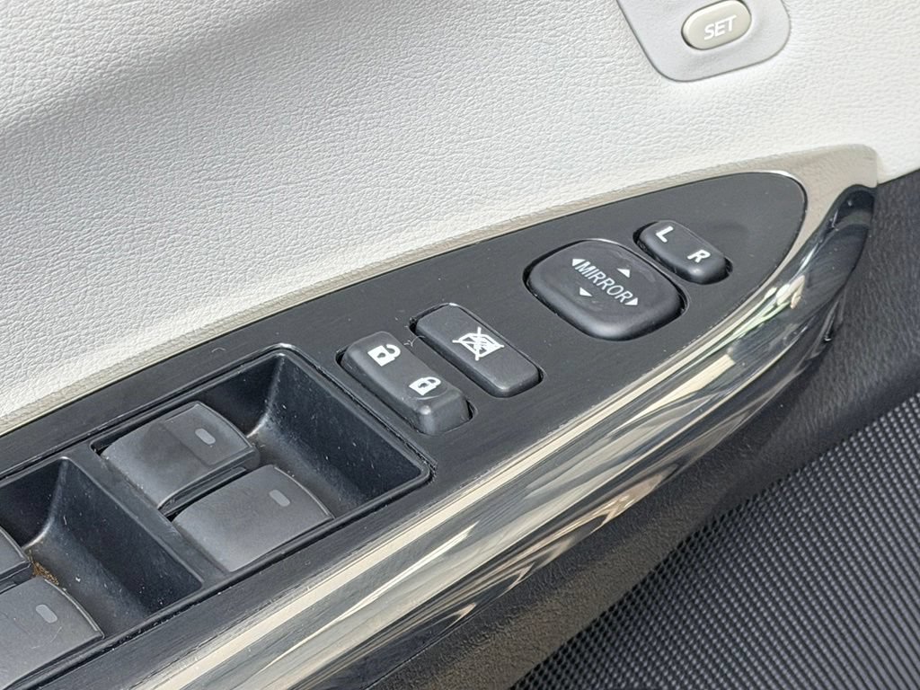 Used 2015 Toyota Avalon Limited FWD image 12