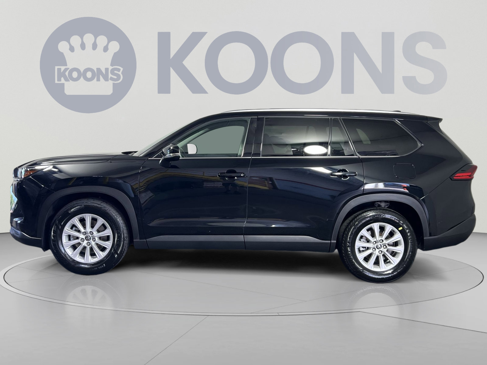 Used 2025 Toyota Grand Highlander AWD image 2