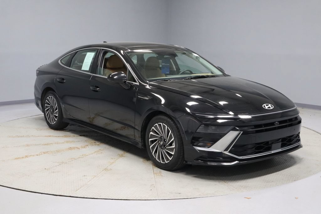 Used 2025 Hyundai Sonata Limited FWD image 1