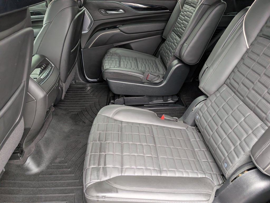 Certified 2024 Cadillac Escalade V w/ LPO, ONYX Package AWD/4WD image 17