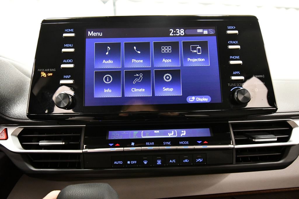 Used 2024 Toyota Sienna LE FWD image 23