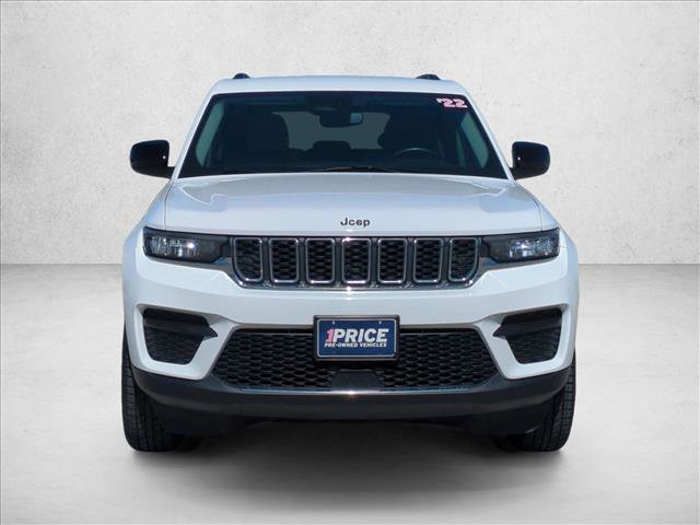 Used 2022 Jeep Grand Cherokee Laredo w/ Luxury Tech Group I AWD/4WD image 2