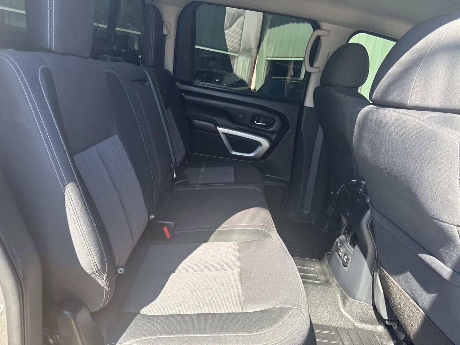 Used 2024 Nissan Titan SV w/ SV Convenience Package image 9