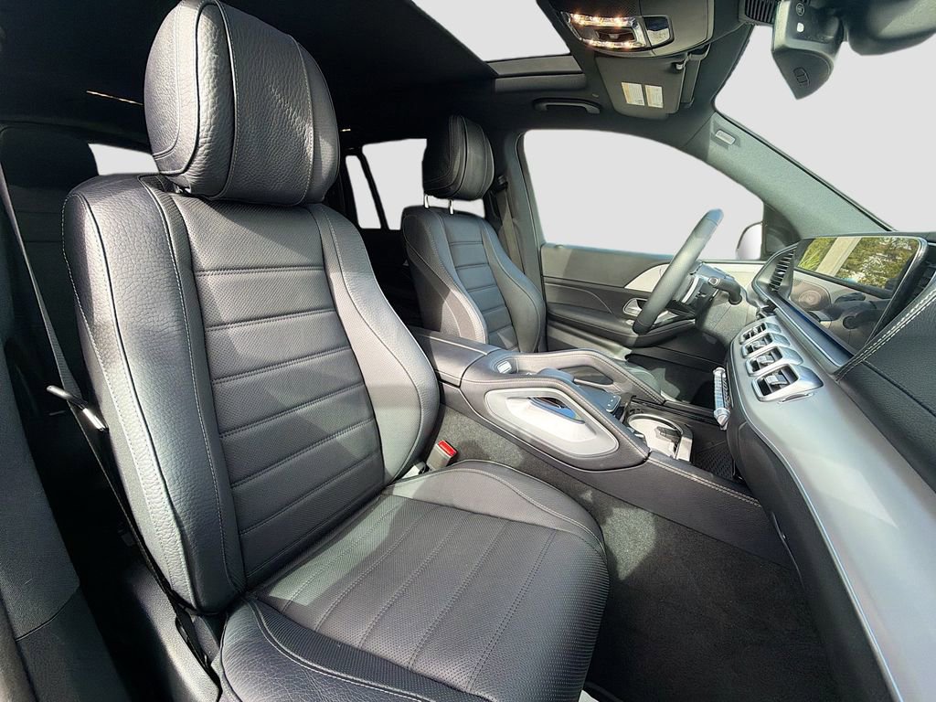 Used 2025 Mercedes-Benz GLS 450 4MATIC w/ Pinnacle Trim Package image 15