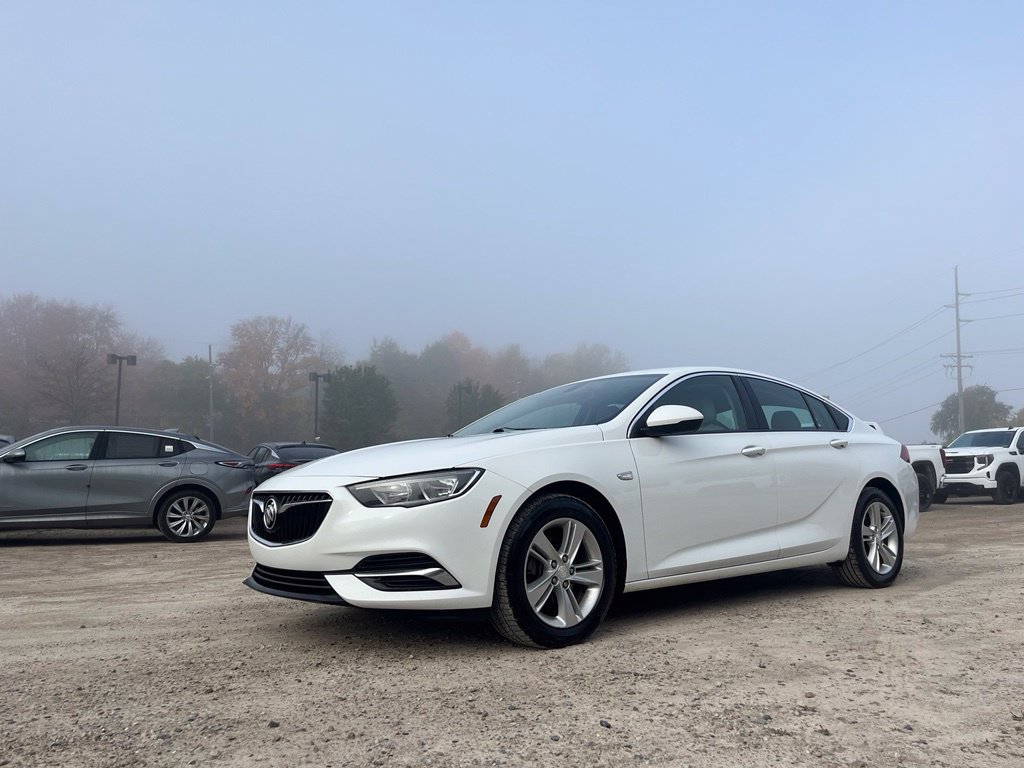 Used 2018 Buick Regal Preferred FWD image 2