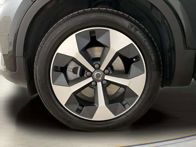 Used 2025 Volvo XC40 B5 Plus image 98