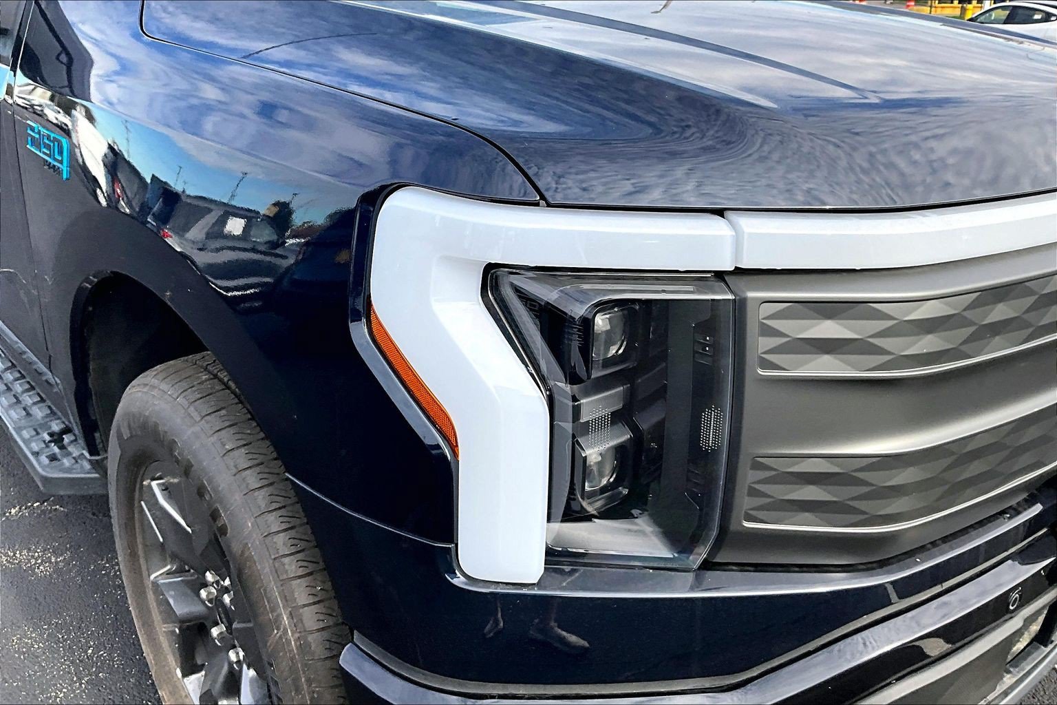 Used 2024 Ford F150 Lightning Lariat AWD/4WD image 27