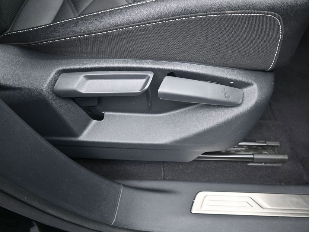 Used 2025 Volkswagen Atlas SE image 20