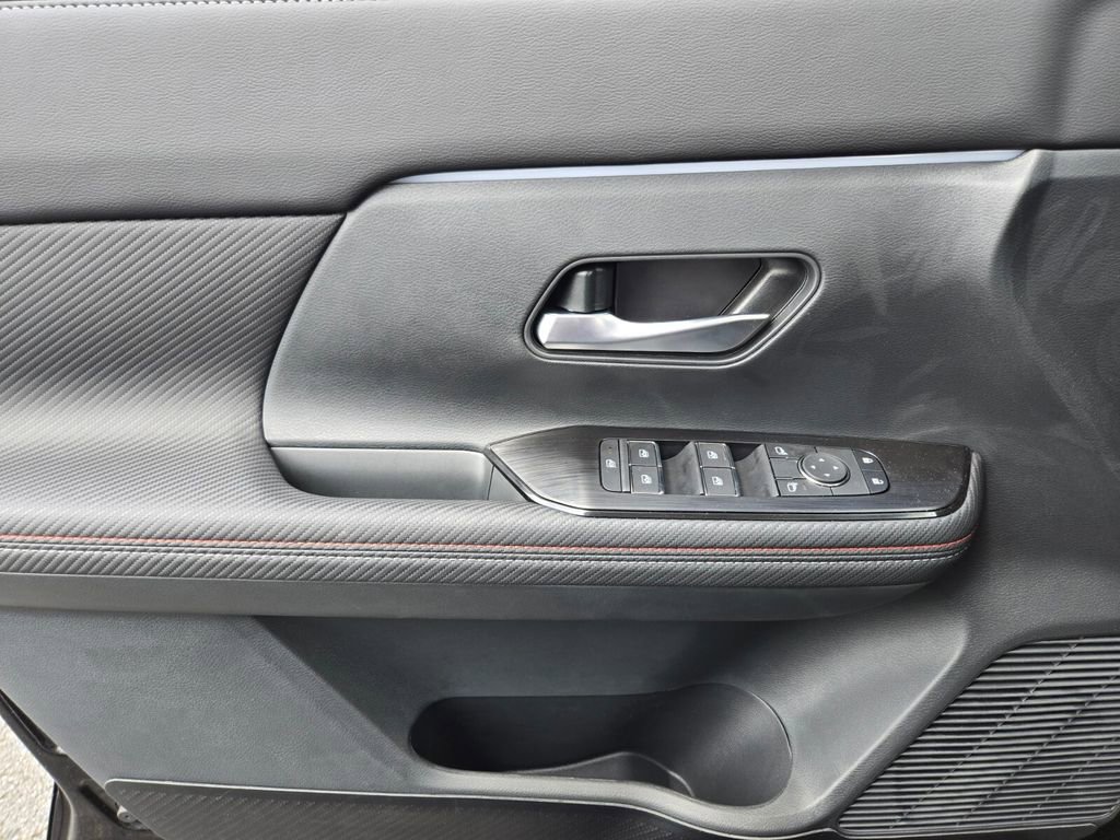 New 2026 Nissan Kicks SR w/ Cold Weather Package FWD image 11