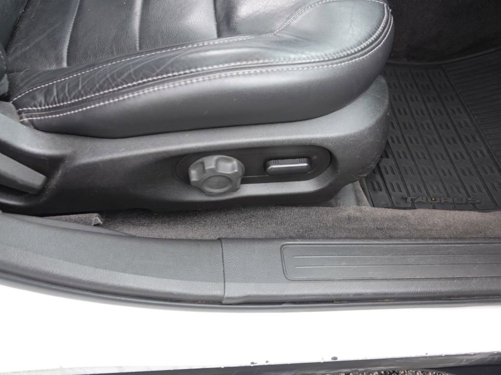 Used 2017 Ford Taurus SEL w/ Equipment Group 201A image 32