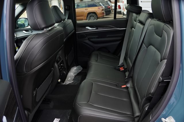 New 2026 Jeep Grand Cherokee Limited w/ Limited Altitude Package AWD/4WD image 11