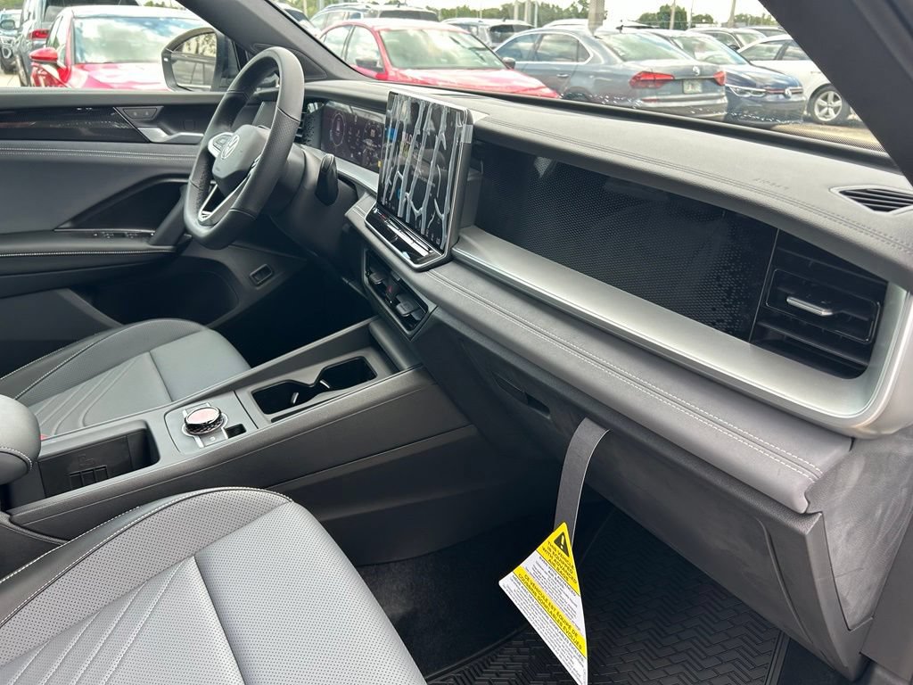 New 2026 Volkswagen Tiguan SE R-Line FWD image 38