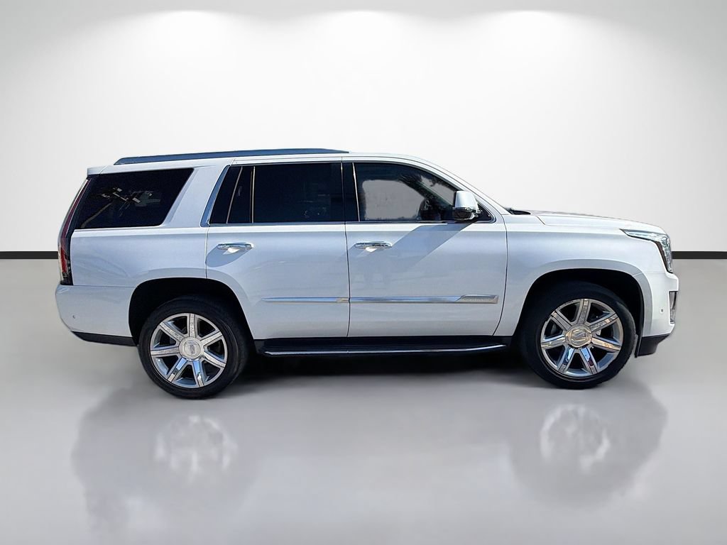 Used 2020 Cadillac Escalade Luxury RWD image 2