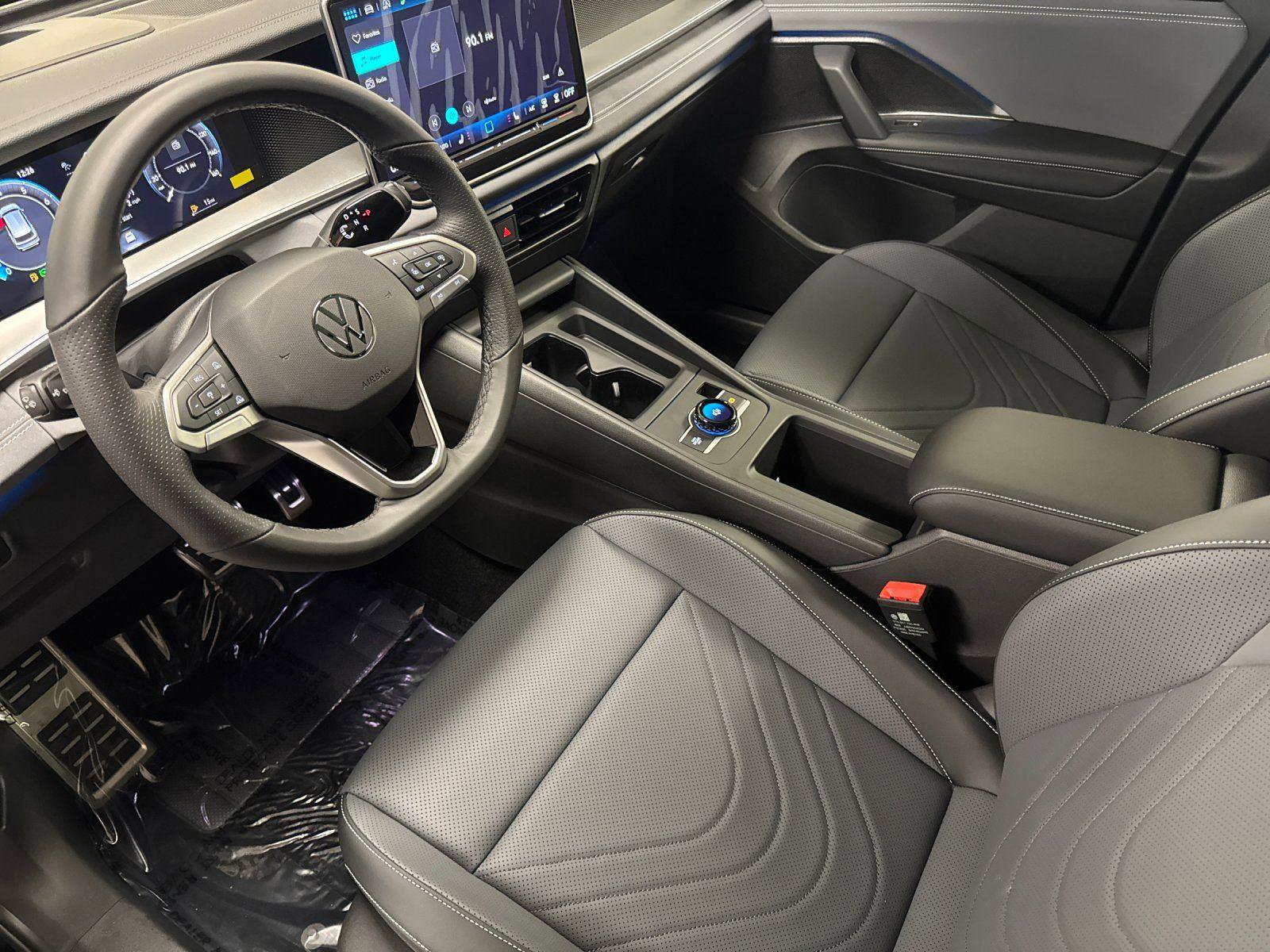 New 2026 Volkswagen Tiguan SE R-Line image 9