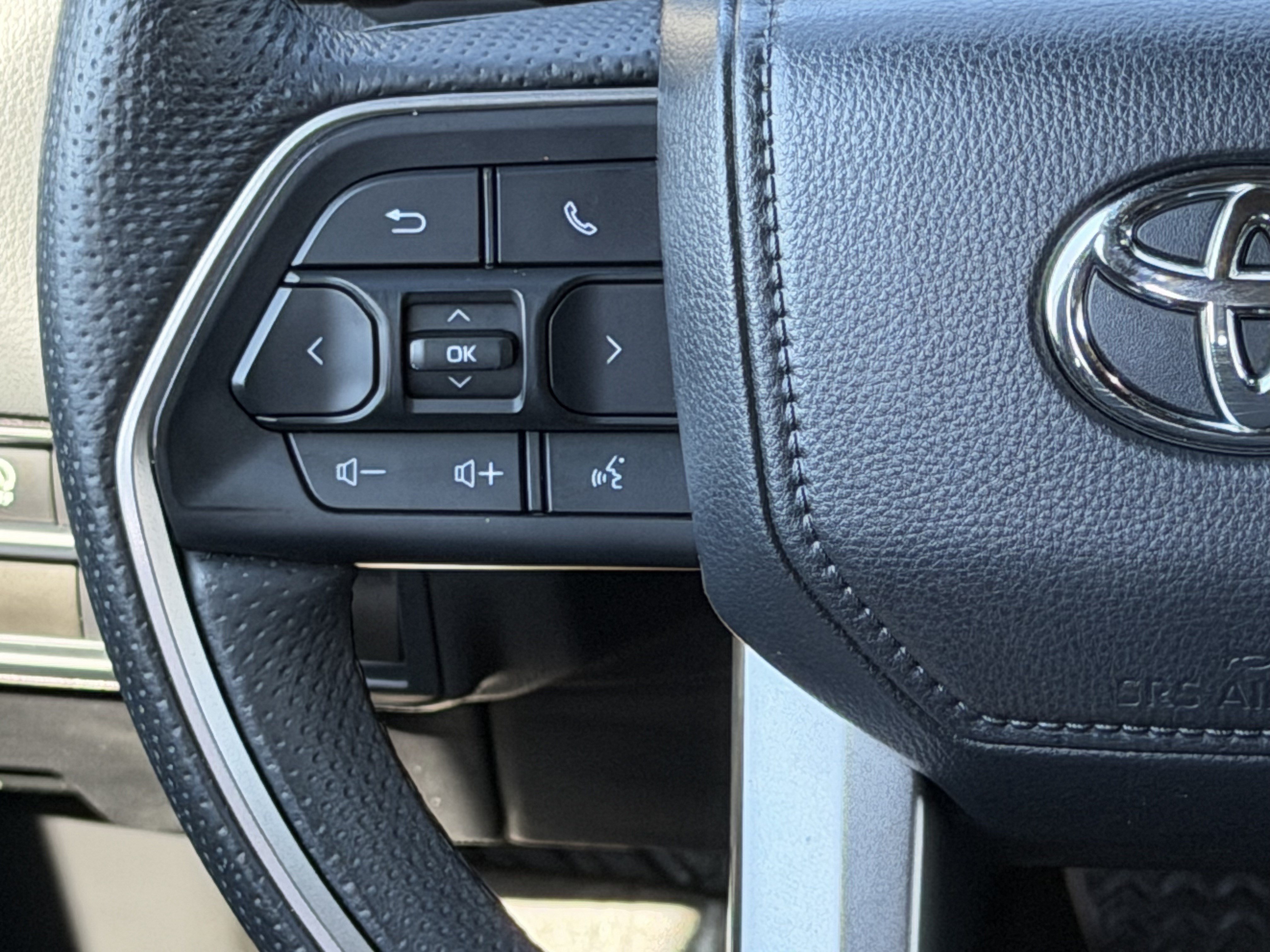 Used 2026 Toyota Tundra Limited w/ Power Package AWD/4WD image 25