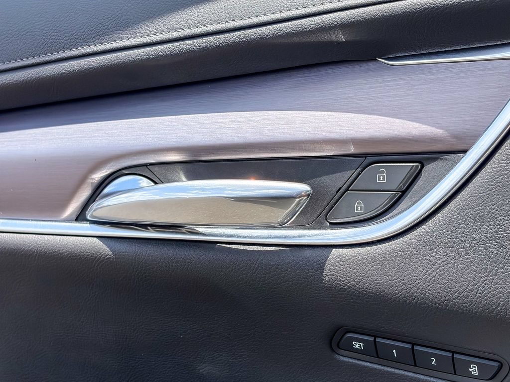 Certified 2025 Cadillac XT6 Luxury FWD image 38