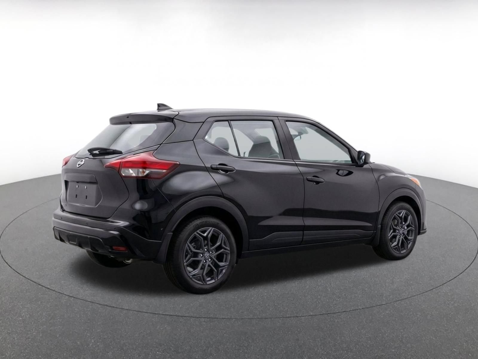 Used 2026 Nissan Kicks SR AWD/4WD image 7