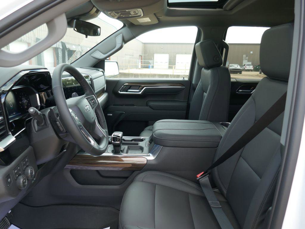 New 2026 Chevrolet Silverado 1500 LT Trail Boss w/ LT Trail Boss Premium Package AWD/4WD image 17
