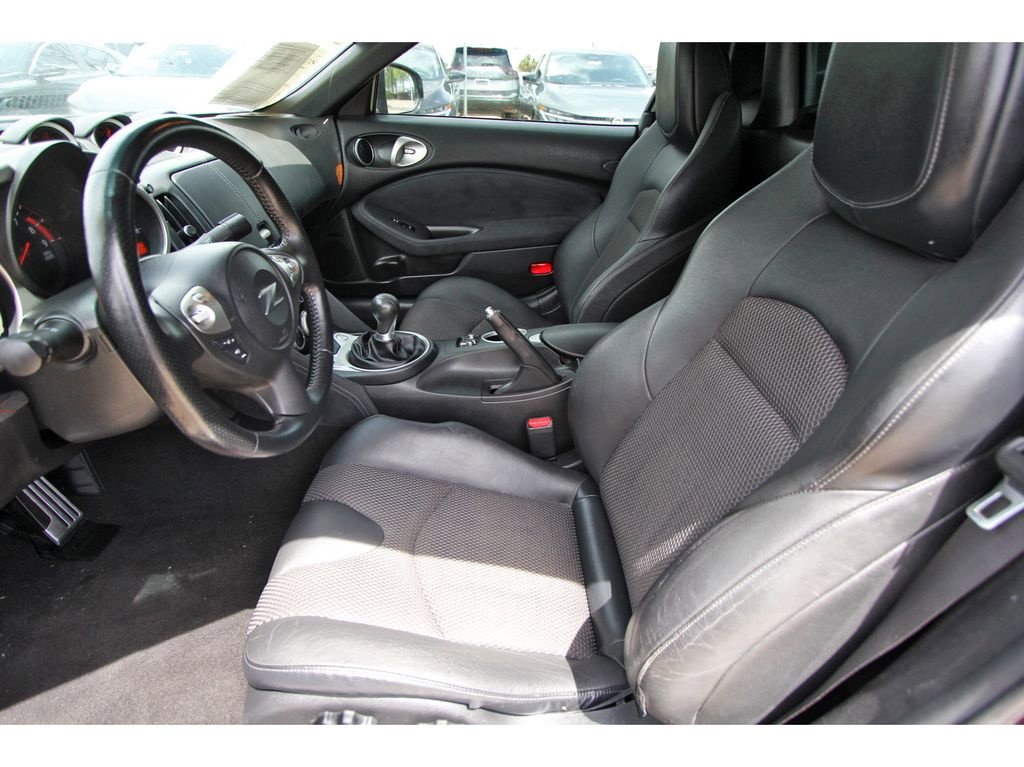 Used 2010 Nissan 370Z Touring image 6