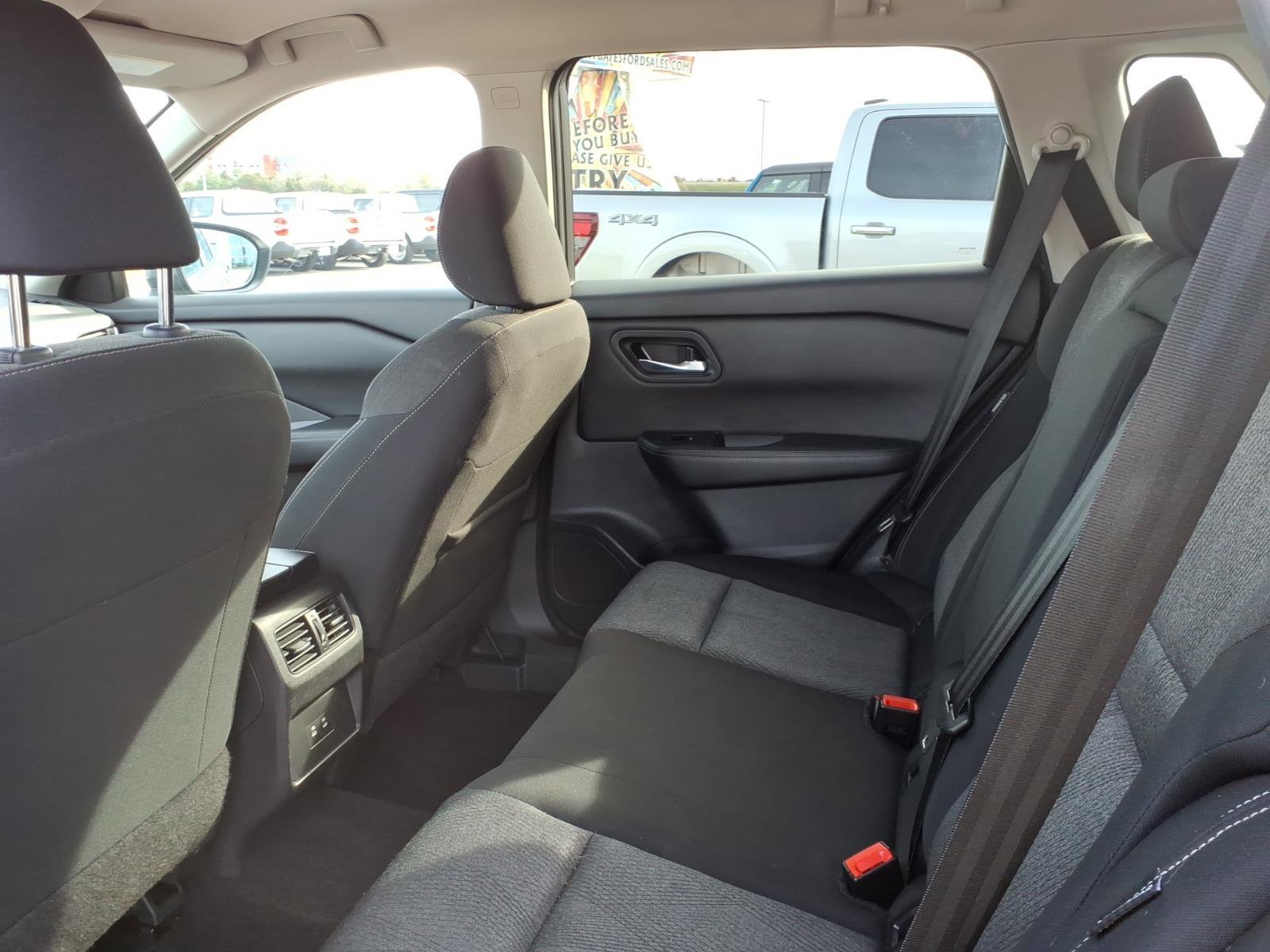 Used 2024 Nissan Rogue SV image 13