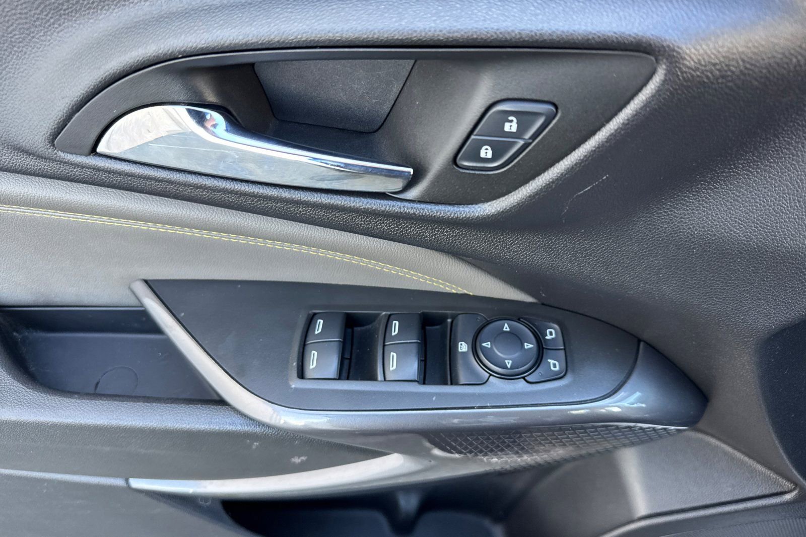 Used 2025 Chevrolet Trax ACTIV w/ Sunroof Package FWD image 11