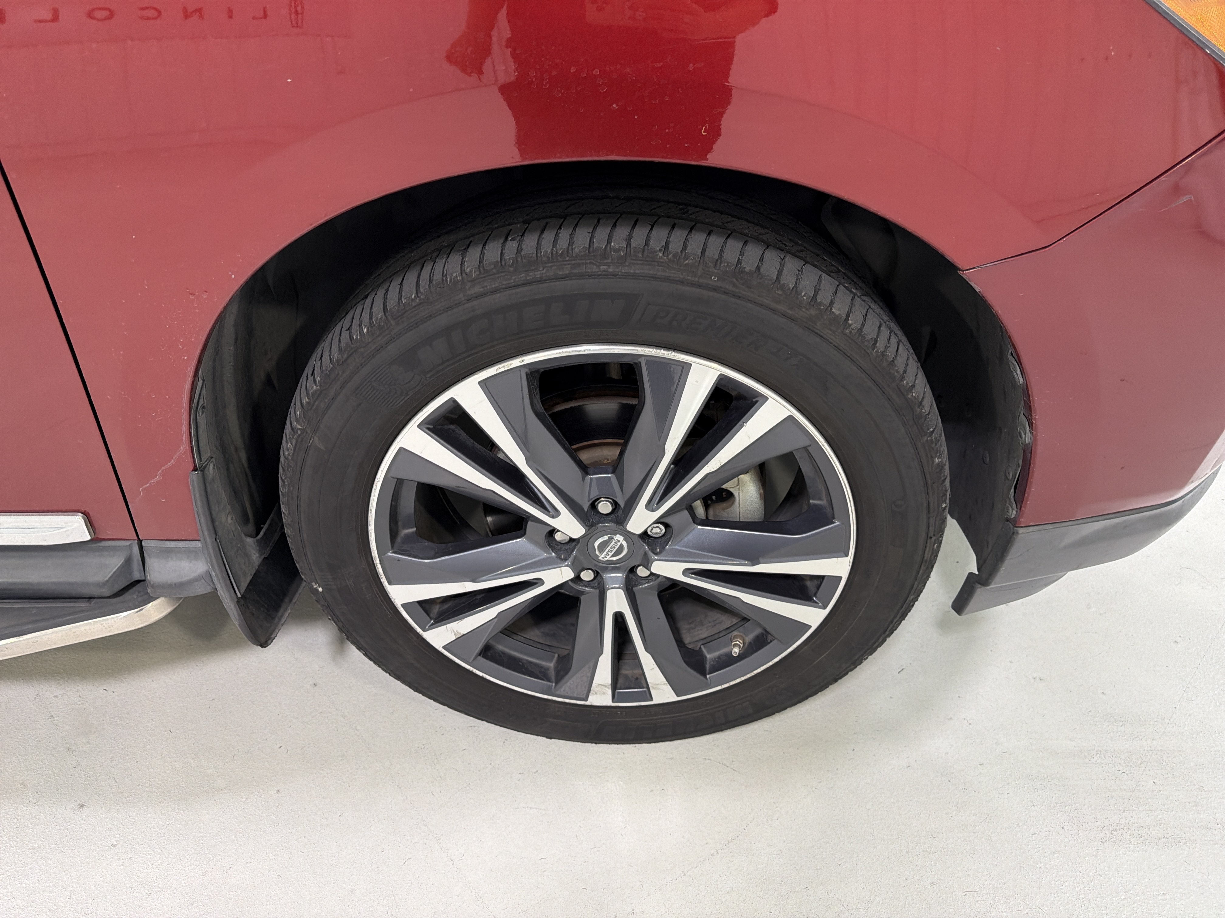 Used 2018 Nissan Pathfinder Platinum FWD image 14