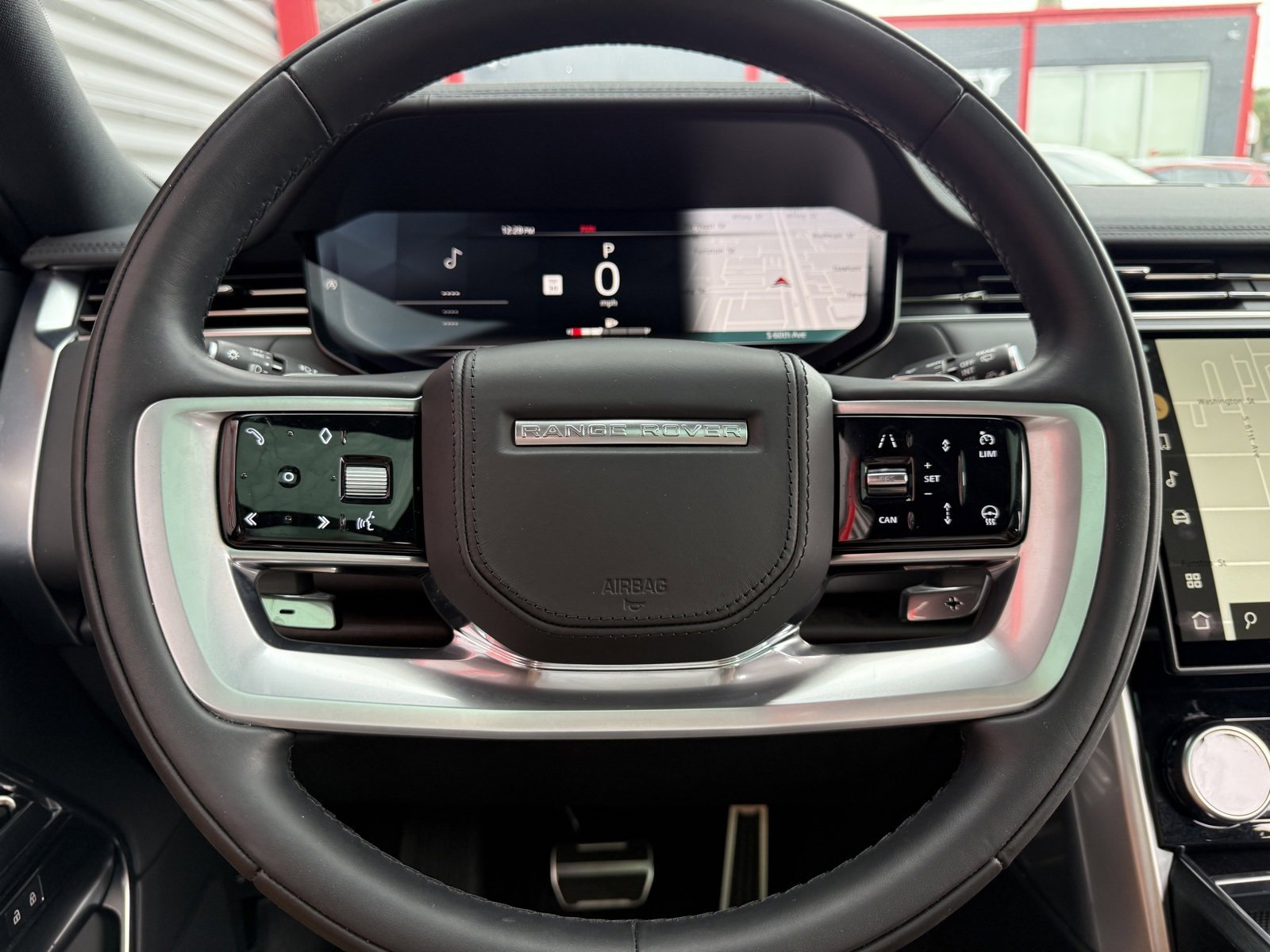 Used 2023 Land Rover Range Rover Long Wheelbase SE image 27