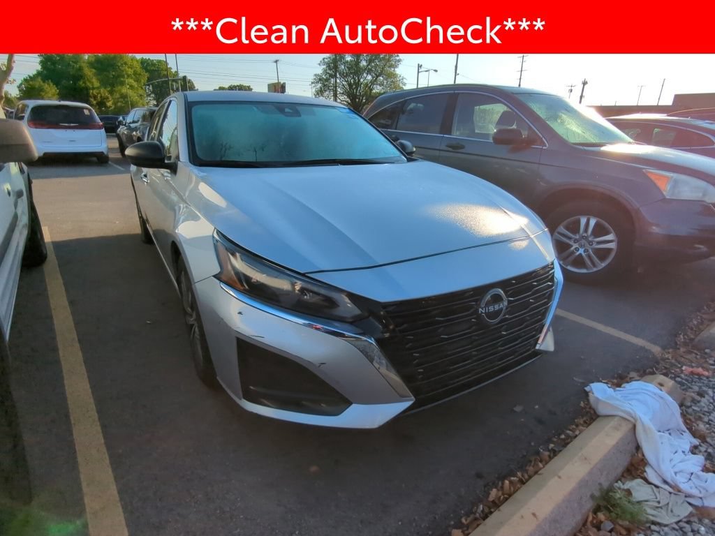 Used 2024 Nissan Altima 2.5 SV FWD image 3