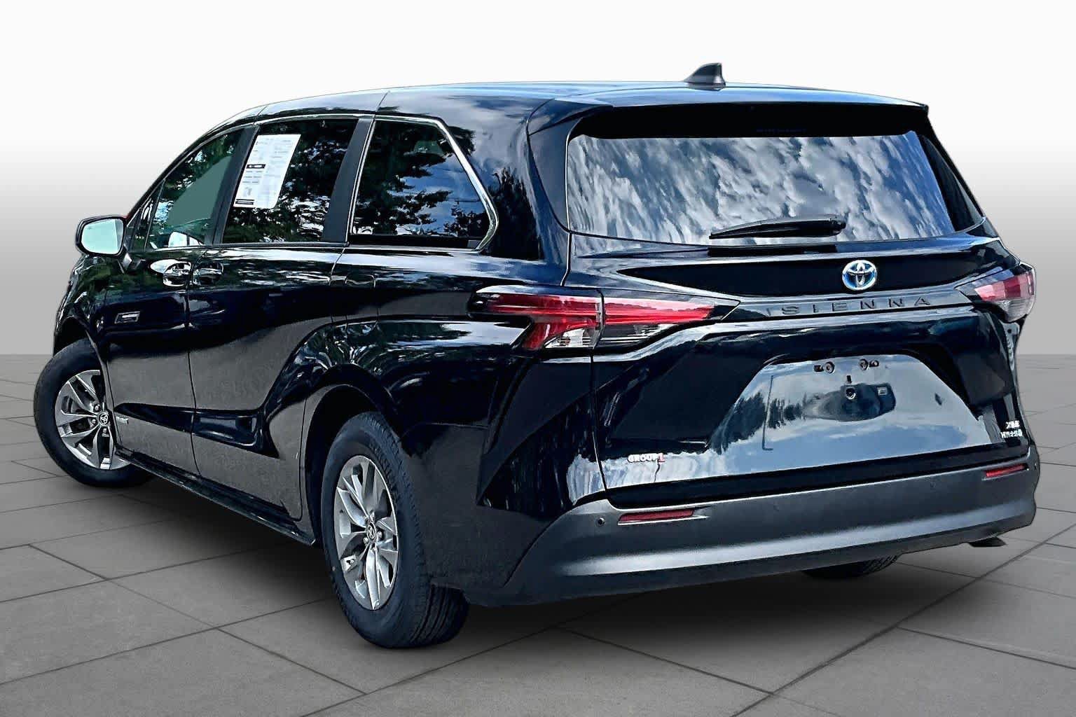 Used 2021 Toyota Sienna XLE FWD image 12