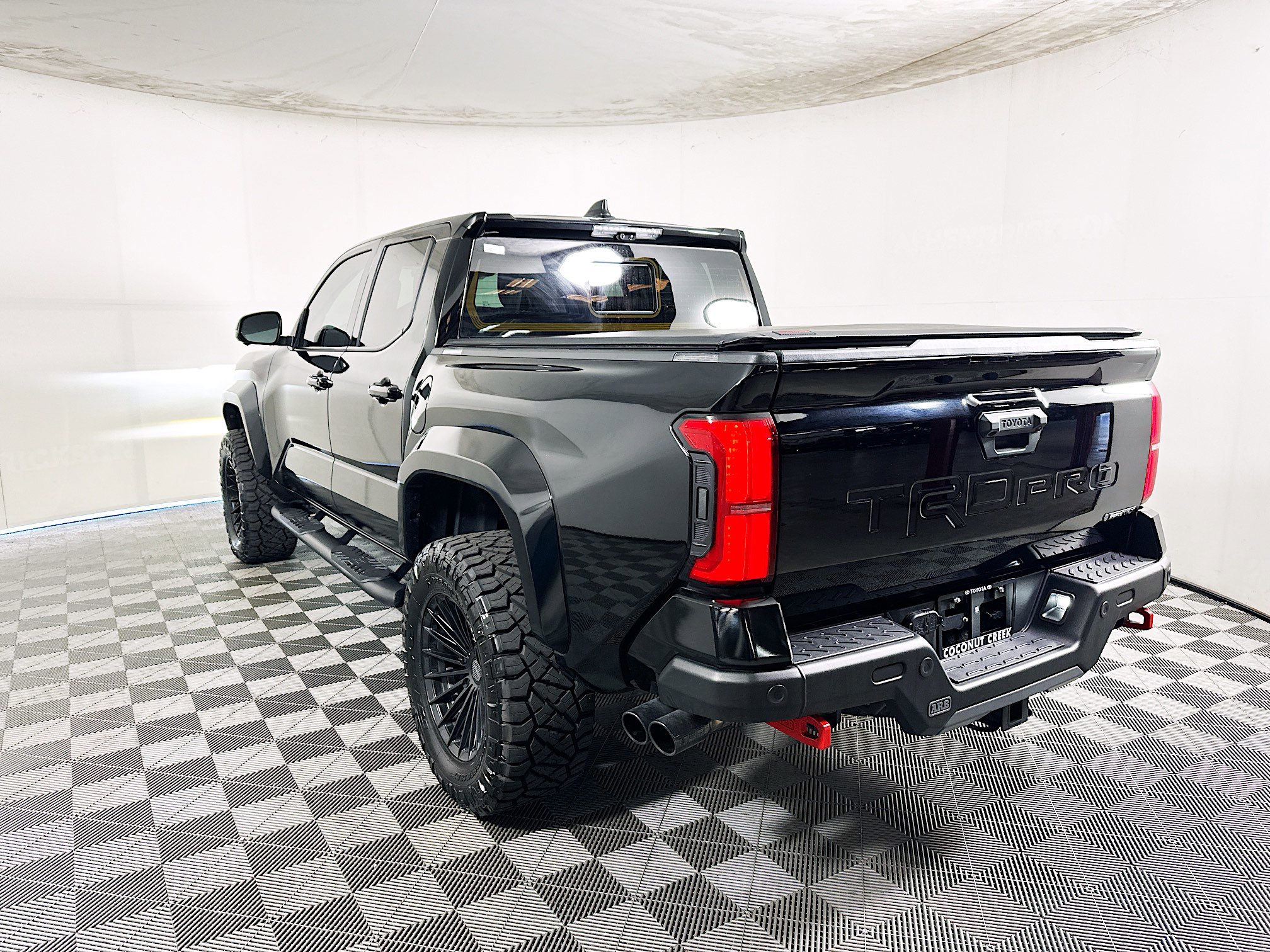 Used 2025 Toyota Tacoma TRD Pro AWD/4WD image 5