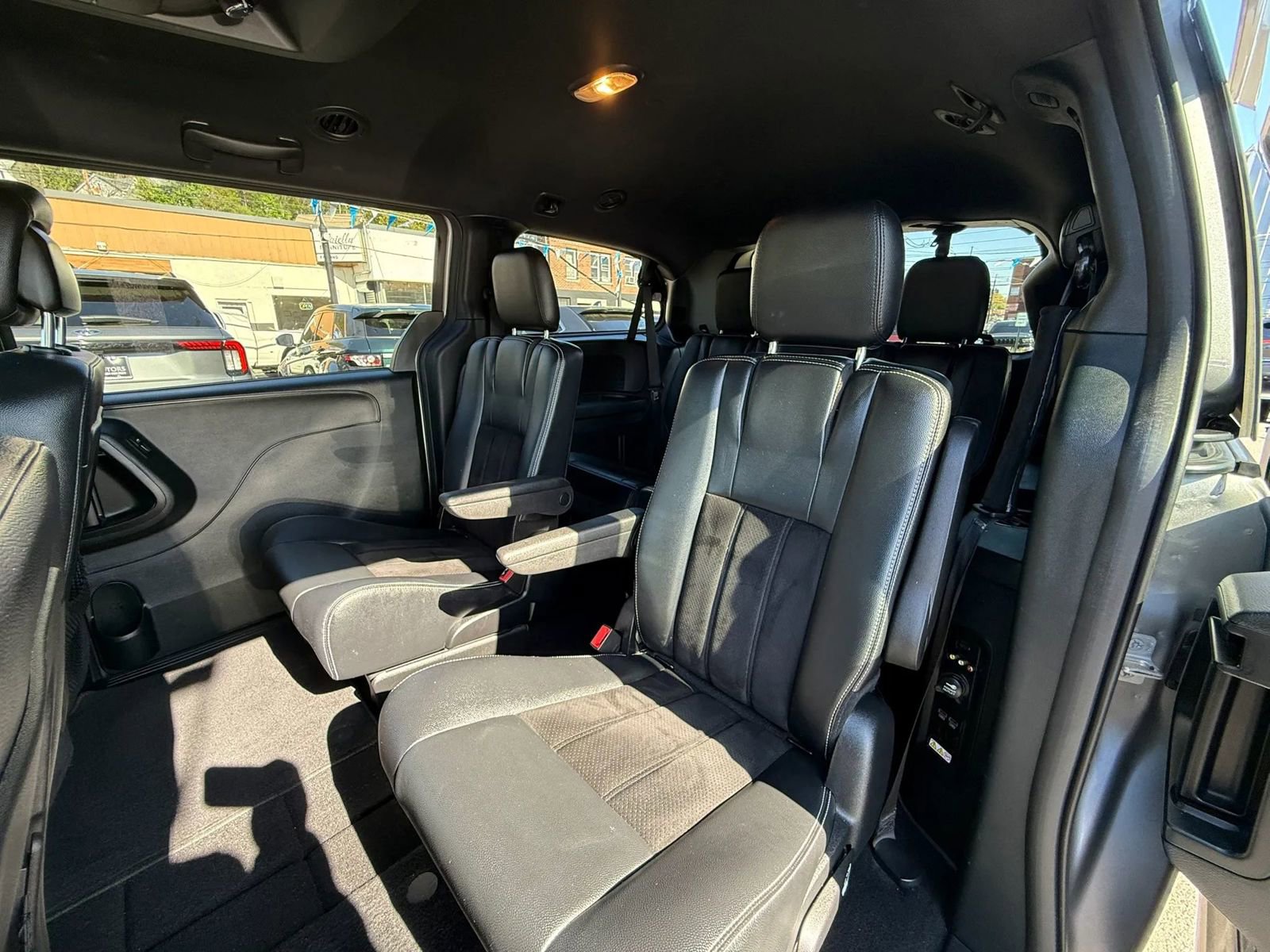 Used 2015 Dodge Grand Caravan SXT FWD image 41