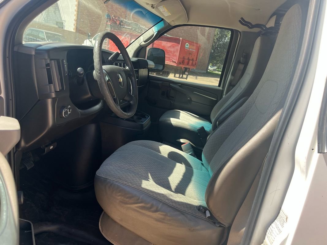 Used 2010 Chevrolet Express 2500 image 13