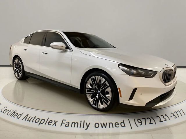 Used 2025 BMW 530i w/ Premium Package RWD image 7