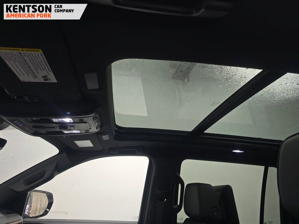 Used 2025 GMC Yukon XL Denali w/ Denali Reserve Package image 9