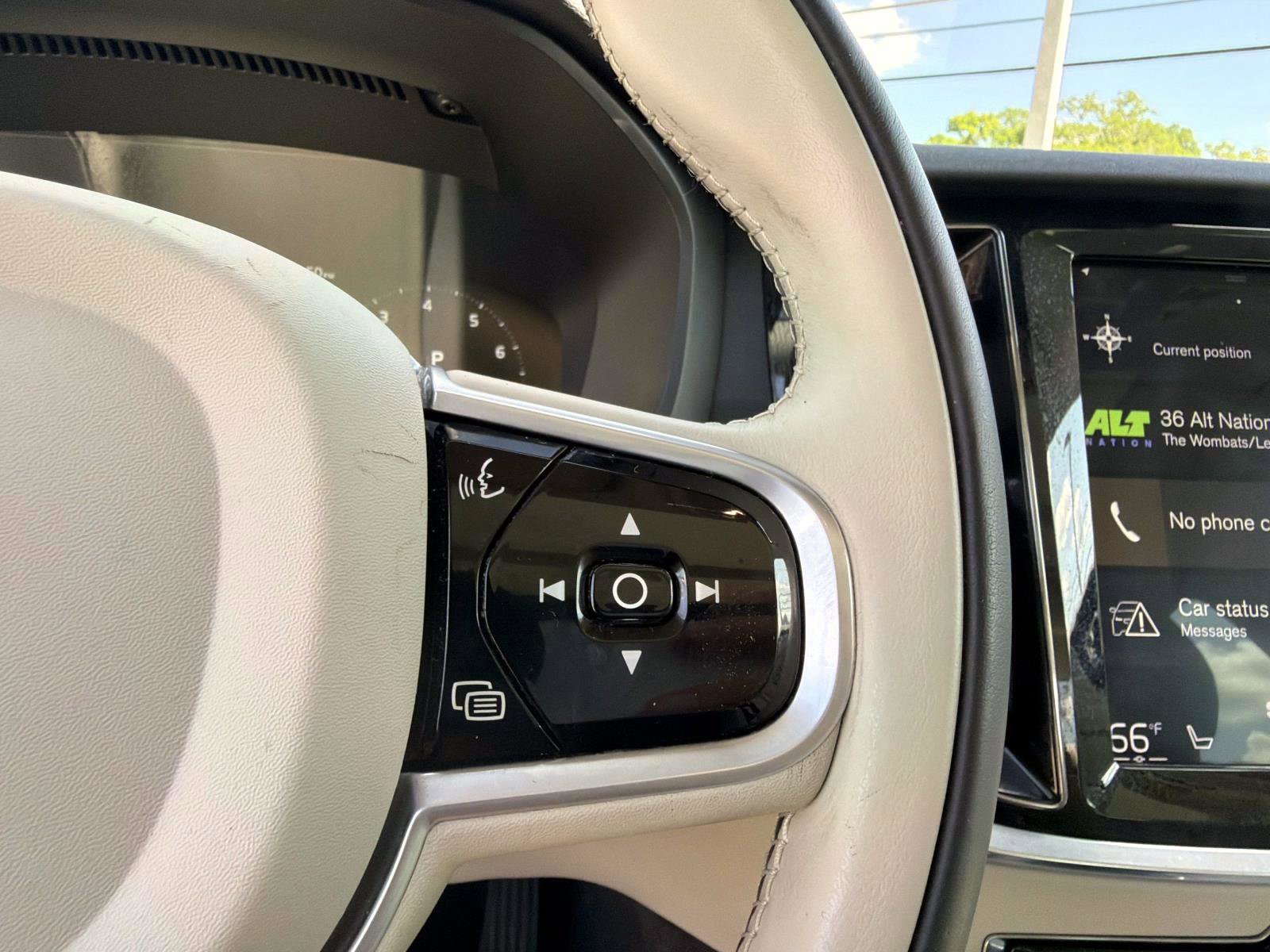 Used 2020 Volvo S60 T5 Momentum image 25