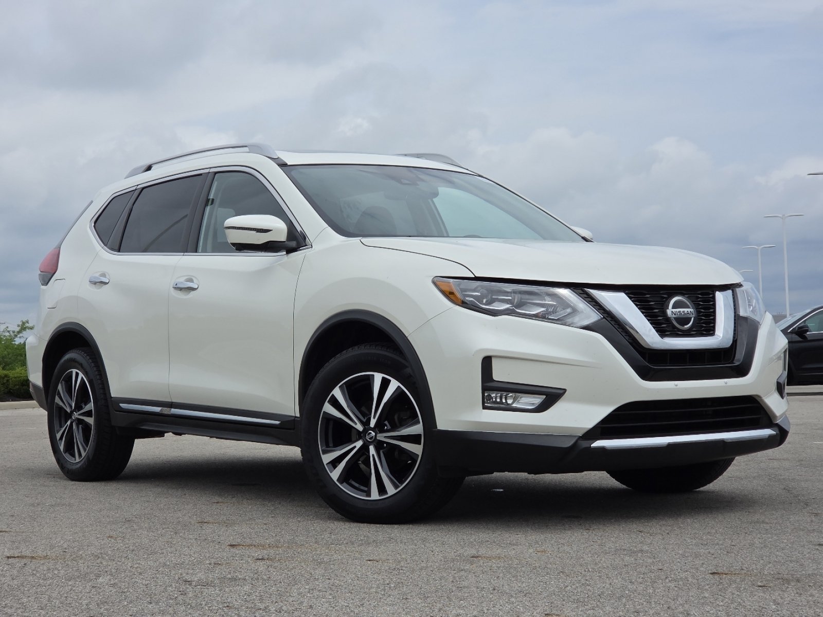 Used 2018 Nissan Rogue SL w/ Premium Package AWD/4WD image 2