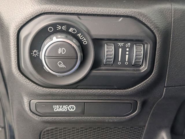Used 2020 Jeep Gladiator Overland AWD/4WD image 13