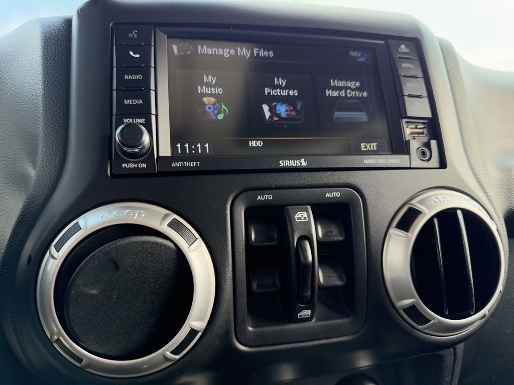 Used 2015 Jeep Wrangler Unlimited Rubicon w/ Connectivity Group AWD/4WD image 32