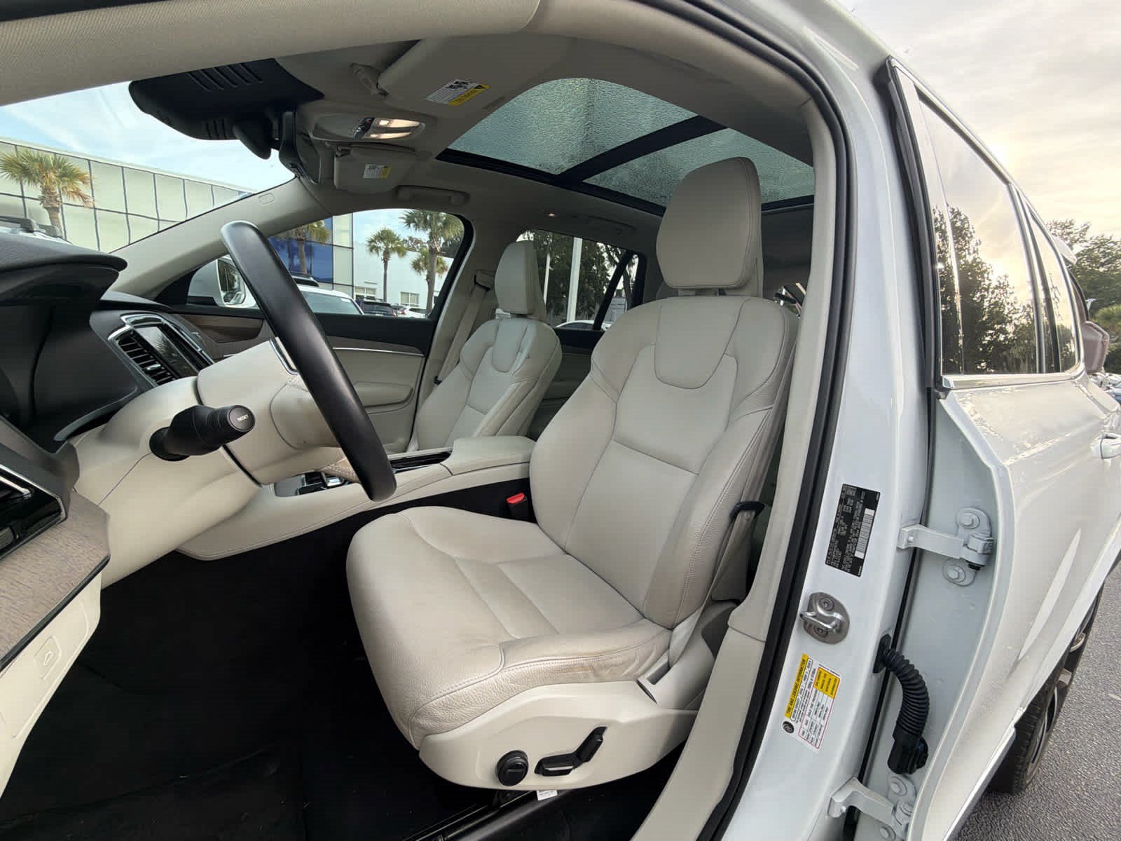 Certified 2023 Volvo XC90 B6 Plus w/ Protection Package Premier AWD/4WD image 27