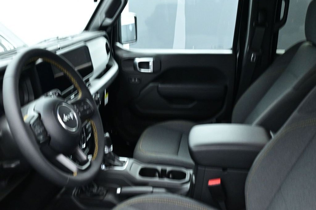 Used 2024 Jeep Wrangler Unlimited Sport AWD/4WD image 32