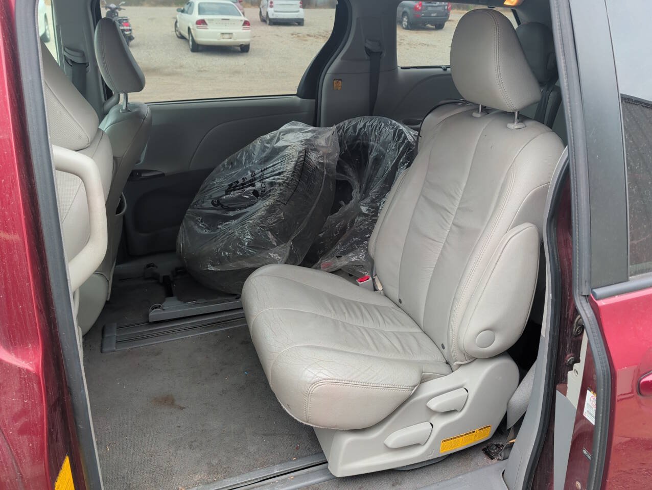 Used 2011 Toyota Sienna XLE w/ Entertainment Pkg FWD image 21