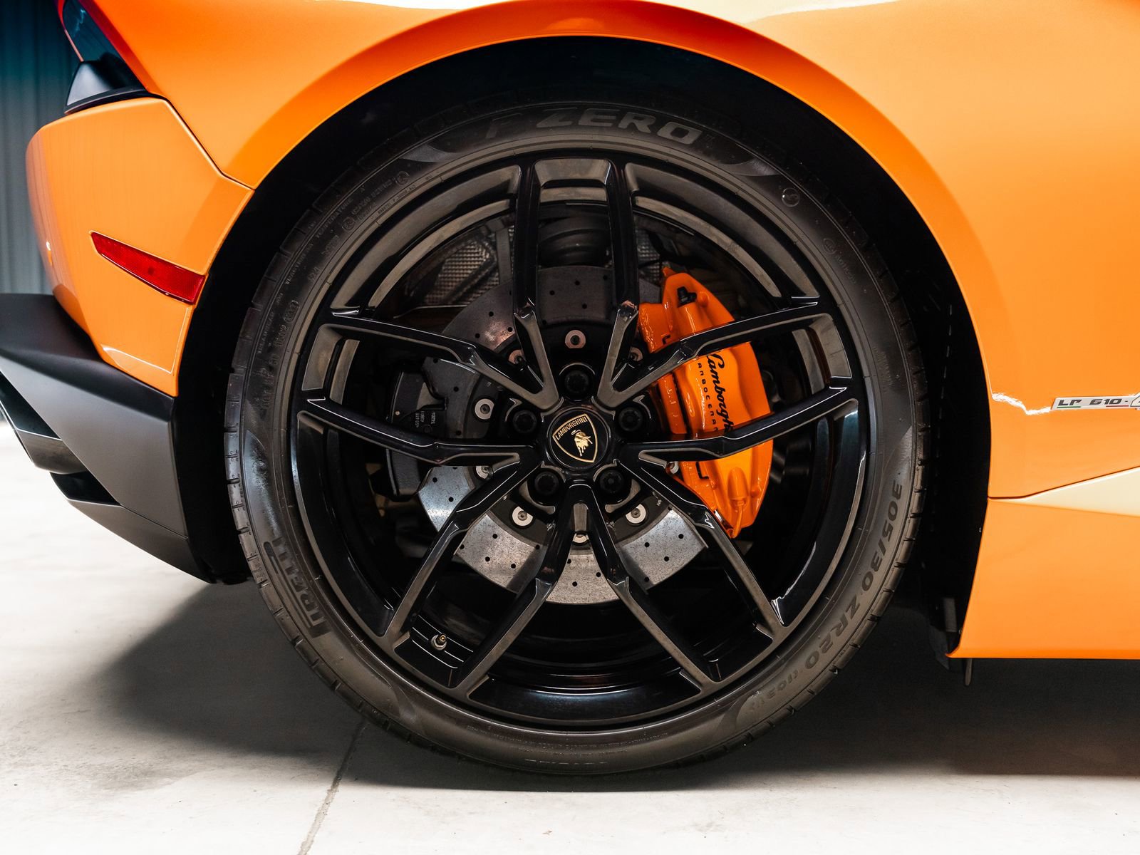 Used 2015 Lamborghini Huracan LP 610-4 image 32
