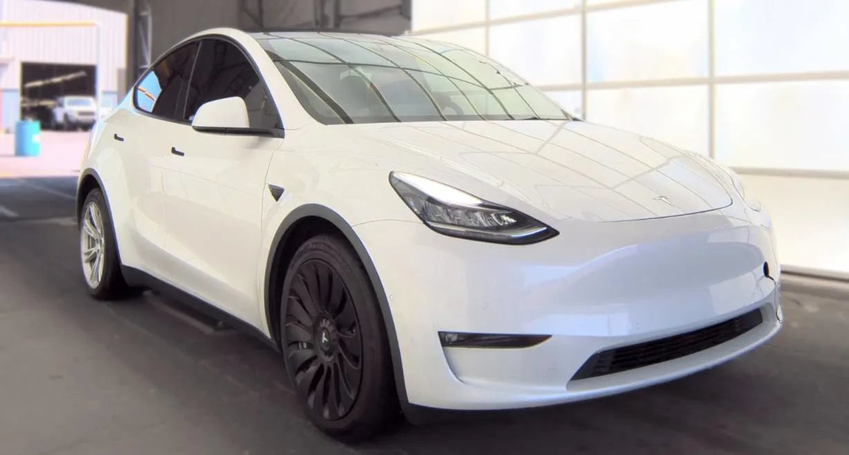 Used 2021 Tesla Model Y Long Range AWD/4WD image 2