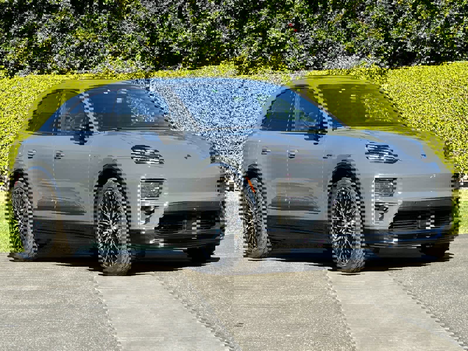 New 2025 Porsche Macan Turbo Electric image 10