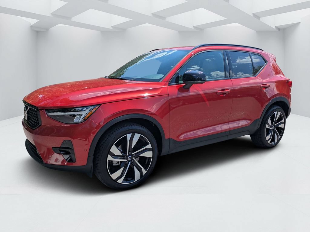 Certified 2025 Volvo XC40 B5 Plus AWD/4WD image 6